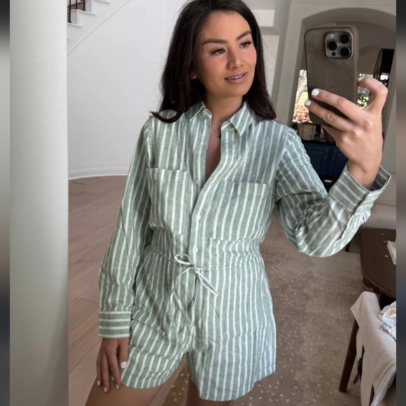 Abercrombie and Fitch linen blend romper - Picture 2 of 6